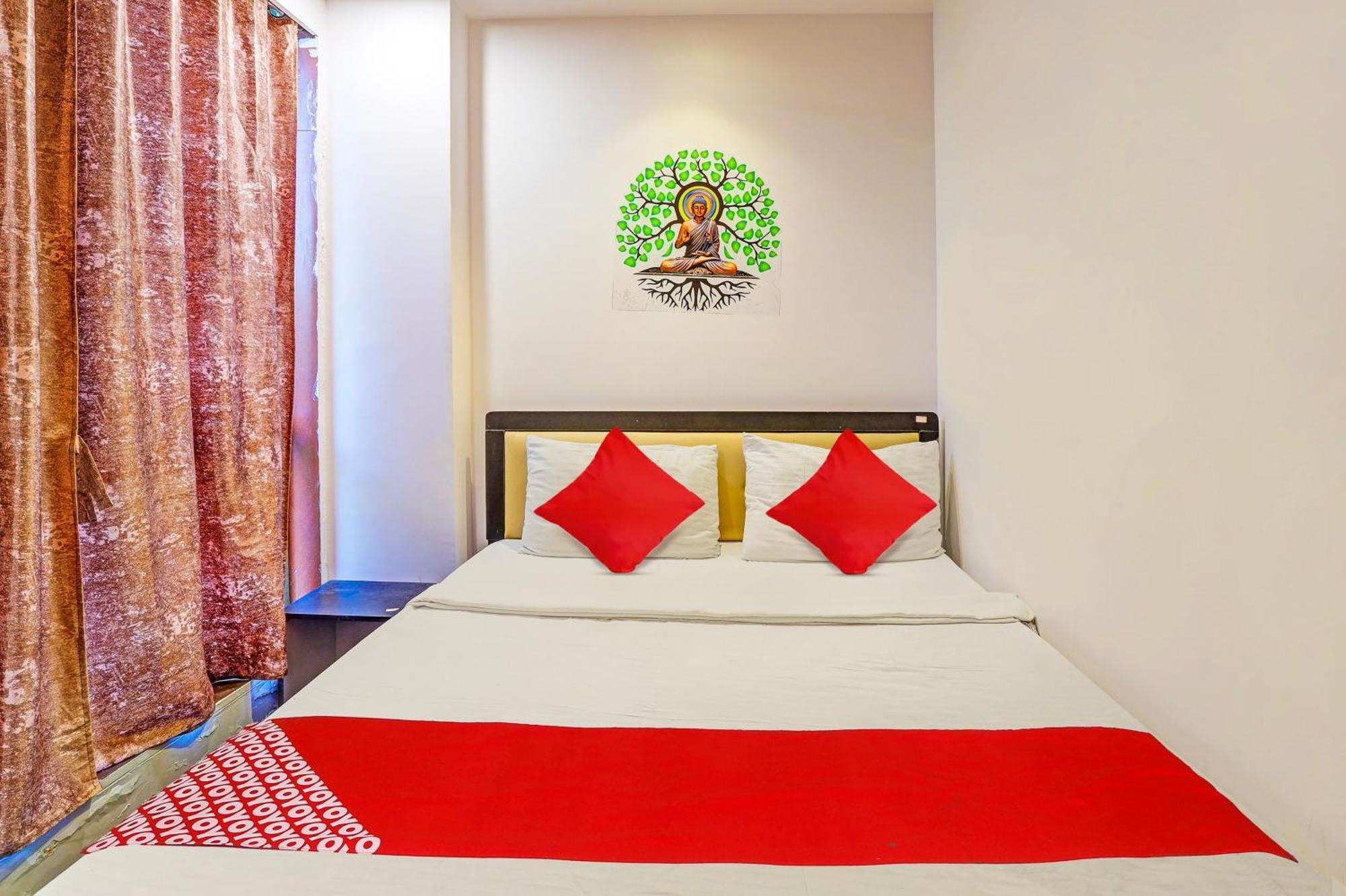 Hotel O Lotus Hotel Surat Exterior foto